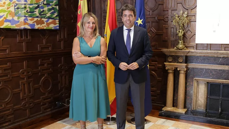 Nuria Montes junto al presidente de la Generalitat valenciana, Carlos Mazón | Foto: Generalitat