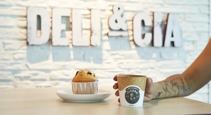Cuatro aeropuertos españoles servirán café en tazas comestibles