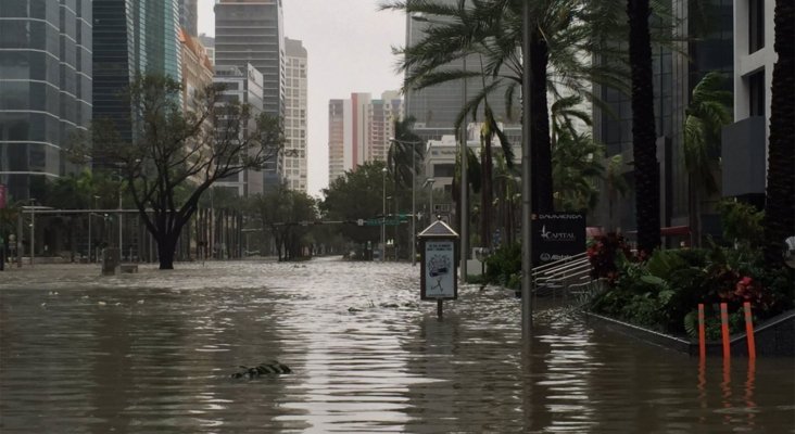Irma arrasa el principal estado turístico de EE.UU.