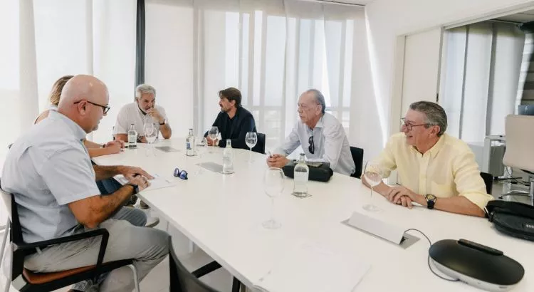Reunión de representantes de SBC y Ashotel con el alcalde de Adeje (Tenerife), Miguel Rodríguez Fraga | Foto: SBC