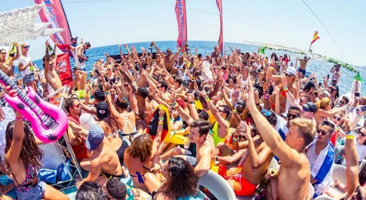 Denuncian la celebración de ‘party boats’ clandestinas en Mallorca