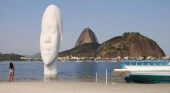 Santa Cruz de Tenerife sigue intentando atraer el turismo cultural a través del arte plástico | En la imagen, la escultura de Jaume Plensa colocada en Río de Janeiro (Brasil). | Foto: Leandro Neumann Ciuffo (CC BY 2.0)