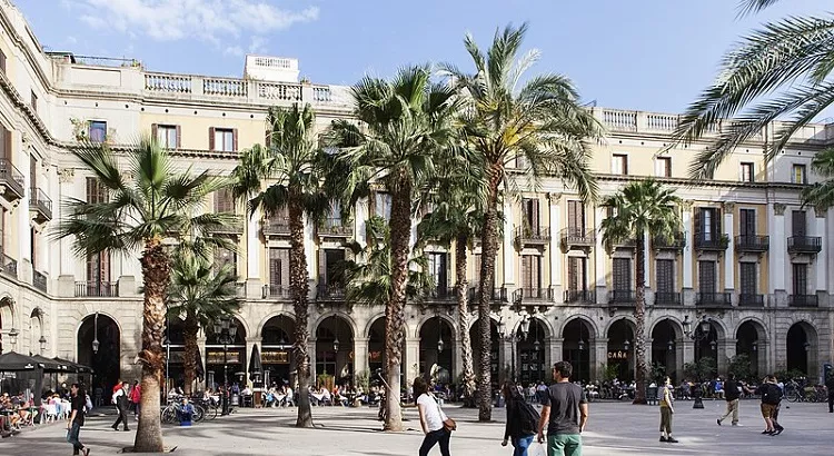 Vista de la plaza Real de Barcelona | Foto: vía Wikimedia Commons