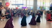Bailaoras de flamenco en el Aeropuerto Málaga Costa del Sol