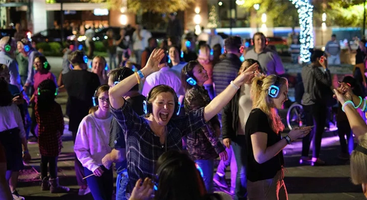 ‘Silent disco’, la solución para la convivencia entre el ocio nocturno y el descanso | Foto: vía Peace Center