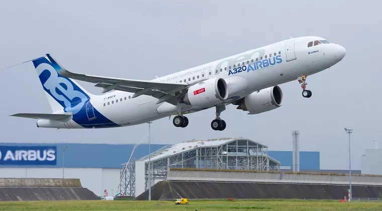 A320neo Airbus taking off
