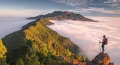 Vista del mar de nubes sobre la isla de La Palmas, con la caldera de Taburiente al fondo | Foto: Turespaña