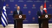 Yorgo Gerapetritis, ministro de Exteriores de Grecia, y Hakan Fidan, ministro de Exteriores de Turquía