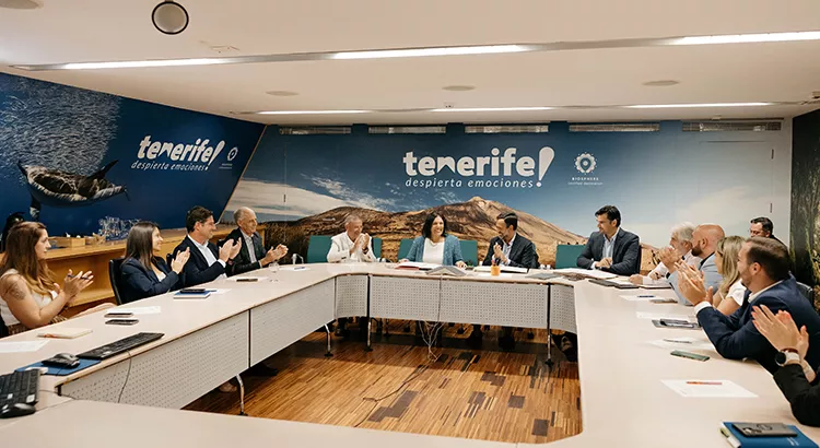 Reunión de Turismo de Tenerife en la que se ha anunciado el nombramiento de la consejera delegada, Dimple Melwani | Foto: Turismo de Tenerife