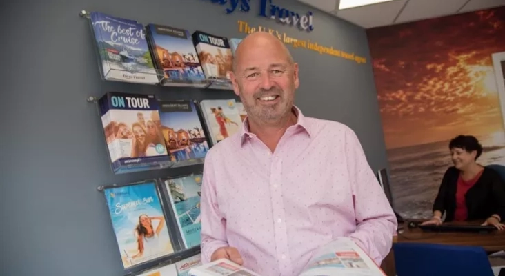 Don Bircham vende 45 sucursales a Hays Travel