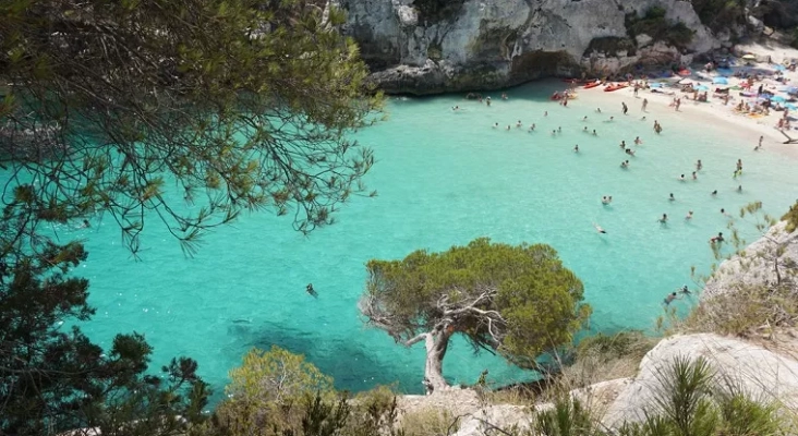 Continúa la caída del gasto turístico en Menorca durante el mes de agosto