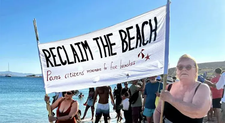 Los griegos se hartan de las ‘playas negocio’ y organizan la “rebelión de las toallas” | Foto: vía Twitter (@KYTKYTKYTKYTKYT)   