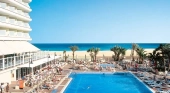 Piscina del Hotel Riu Oliva Beach Resort de Corralejo (Fuerteventura).