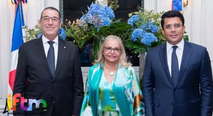 De izquierda a derecha, Juan Manuel Martín de Oliva, vicepresidente del Área de Negocios Turísticos del Banco Popular; Rosa Hernández de Grullón, embajadora de República Dominicana en Francia; y David Collado, ministro de Turismo