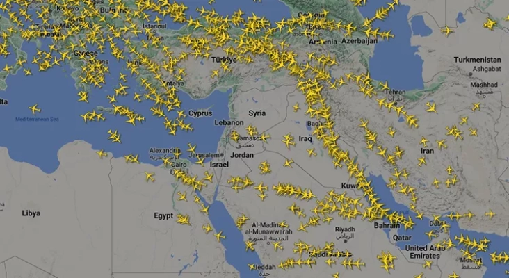 Operativa aérea mundial en Oriente Medio actualmente, sin apenas presencia de vuelos entre los espacios de Israel y Siria | Fuente: Flightradar24