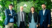 Juan Pita Urgoiti, director regional de Operaciones de IFA; Santiago de Armas, presidente del Consejo de Supervisión de IFA; Yaiza García, directora de Finanzas y Administración de IFA; José Alba, director general de la división hotelera de Lopesan