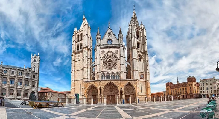 Vista de la Catedral de León | Foto: Turespaña