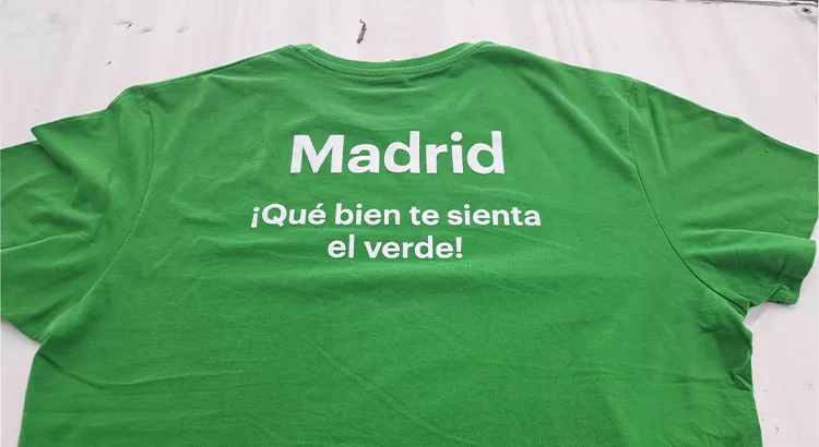 Camiseta conmemorativa que Binter ha regalado a sus trabajadores tras anunciar sus vuelos Canarias-Madrid | Foto: Cedida