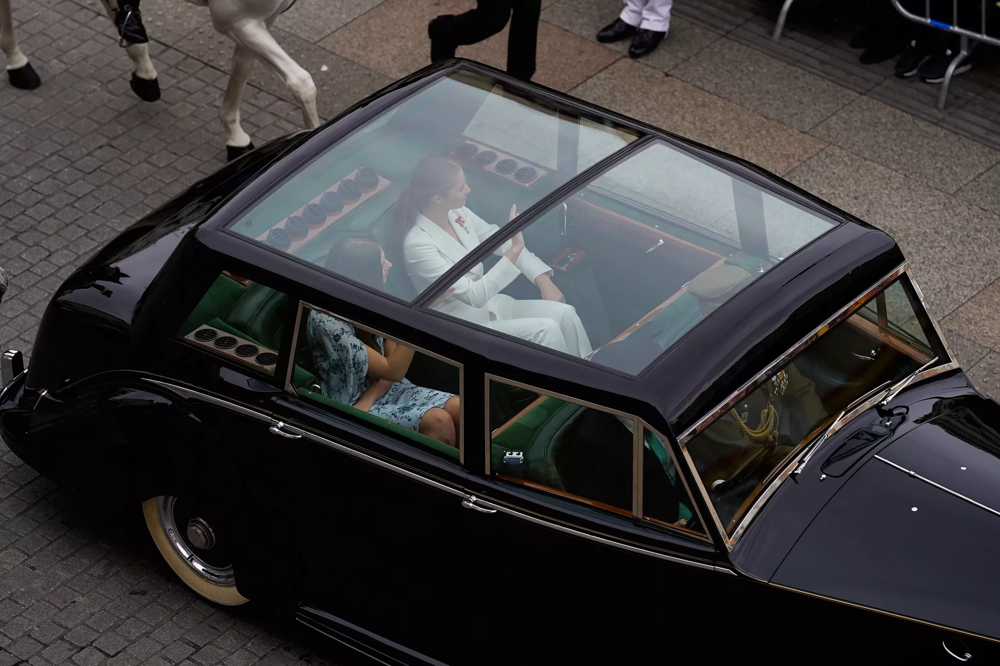 Detalle del Rolls Royce Phantom IV, con Leonor y Sofía de Borbón en su interior | Foto: Comunidad de Madrid