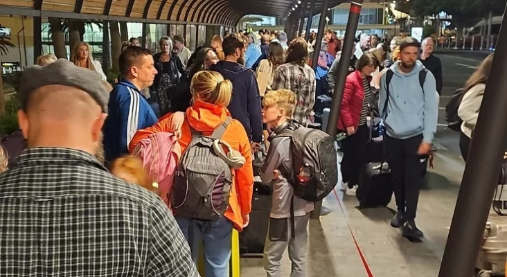 Colas en el Aeropuerto de Tenerife Sur Foto @javiro ser