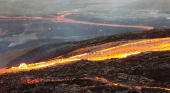 Lava emanando del volcán Fagradalsfjall en Islandia | Foto: Mokslo Sriuba CC BY SA 4.0 DEED