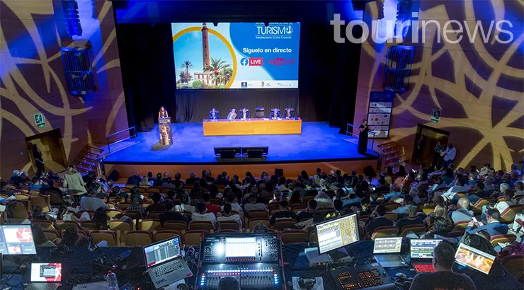 Auditorio del palacio de congresos ExpoMeloneras (Gran Canaria) durante el acto inaugural del XI Foro Internacional de Turismo Maspalomas Costa Canaria | Foto: Nacho González Oramas