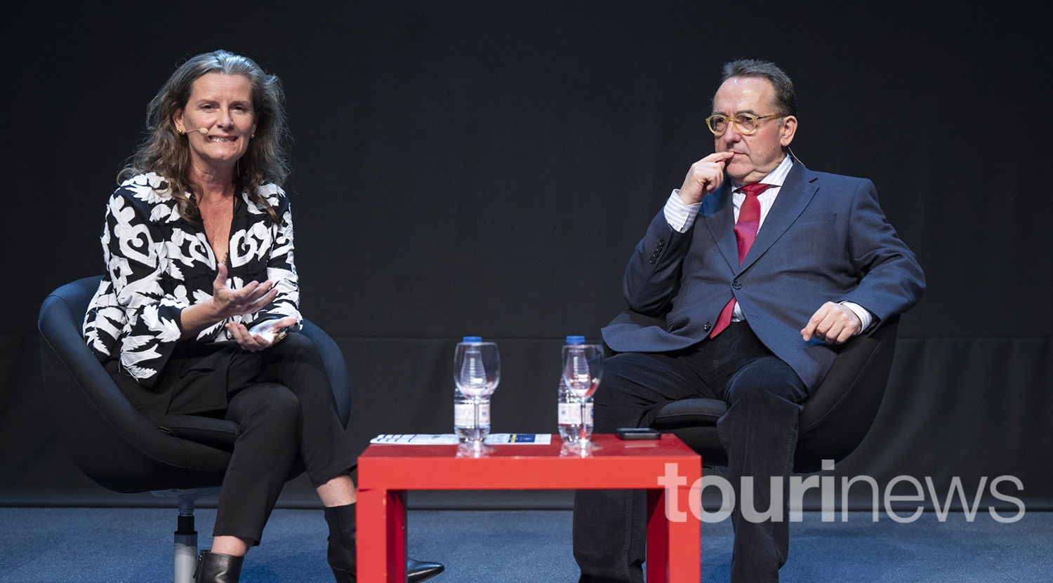 Lola Rodríguez, CEO de Senda Ecowayde Azero, junto a José Luis Yzuel, presidente de la Confederación Empresarial de Hostelería de España | Foto: Nacho González Oramas