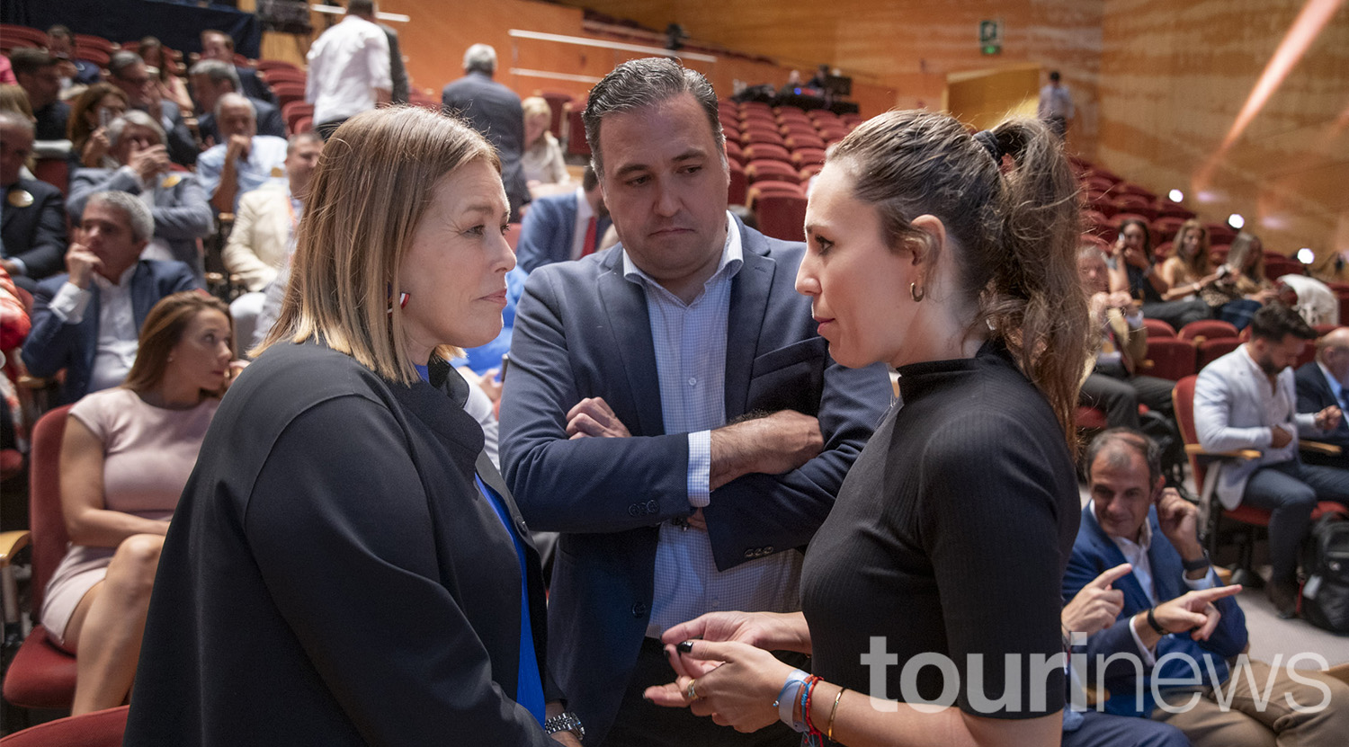 Astrid Pérez, Carlos Ester y Jessica de León. 