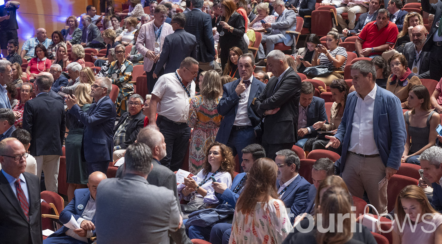 El público durante los instantes previos al inicio de la gala.