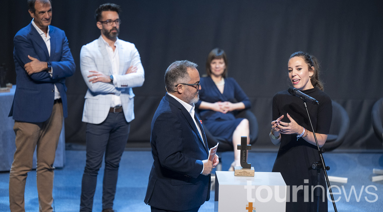 Ignacio Moll charlando con Jessica de León.