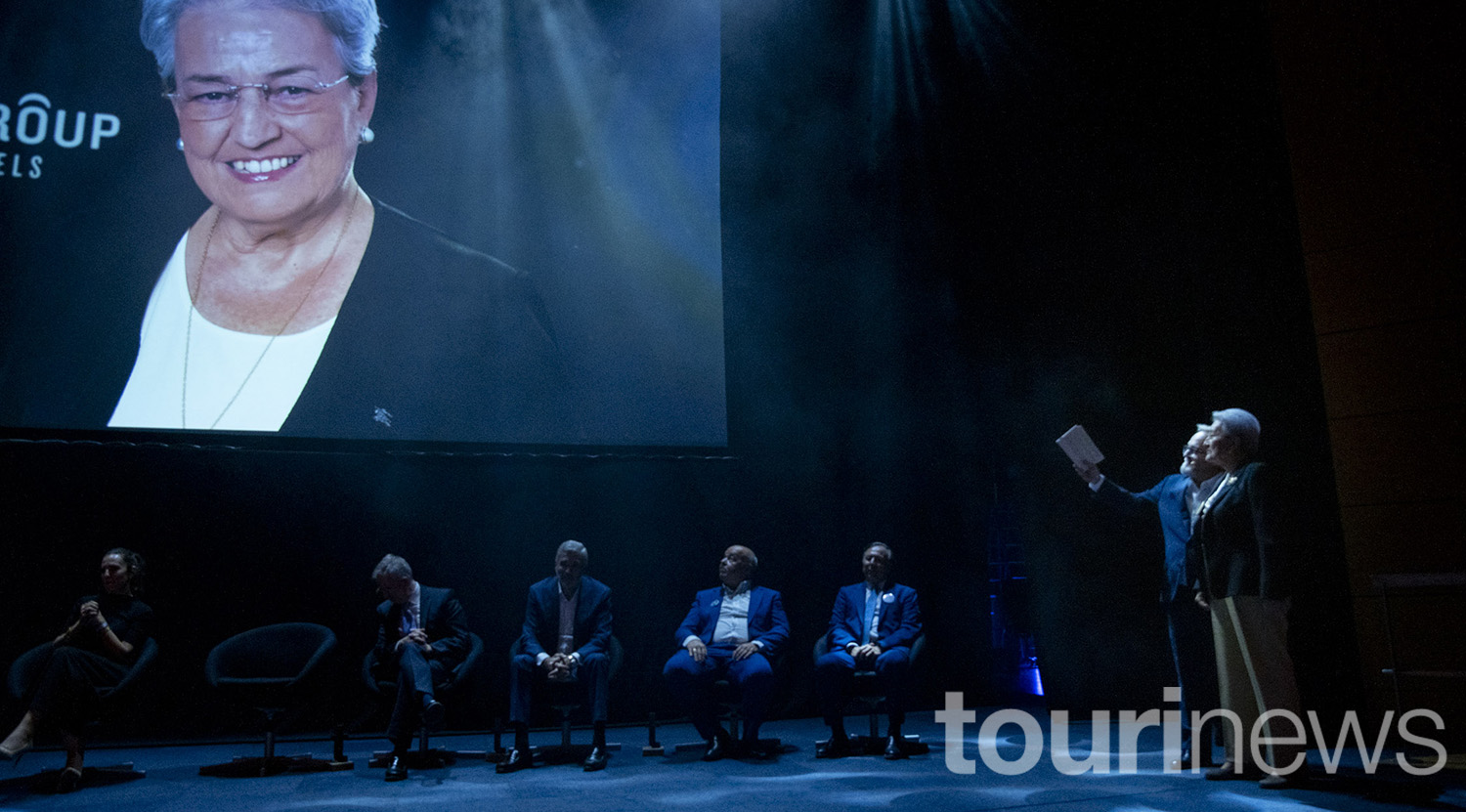 Isabel García Bardón subiendo al escenario.