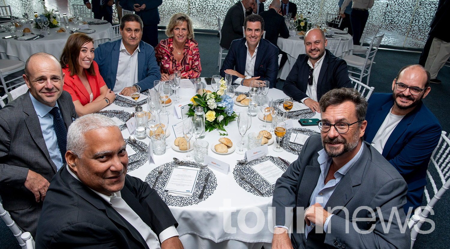 Amaury Escalona, Óscar Palacios, Pilar Crespo, Pablo Guillén, Astrid van Wijk, Pablo Llinares, Jorge Santana, Javier Rodríguez y Nicolás Villalobos