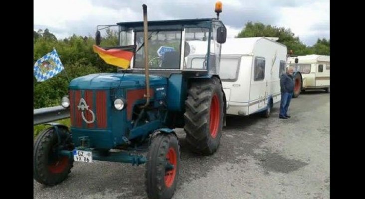 Tractor en el Camino de Santiago