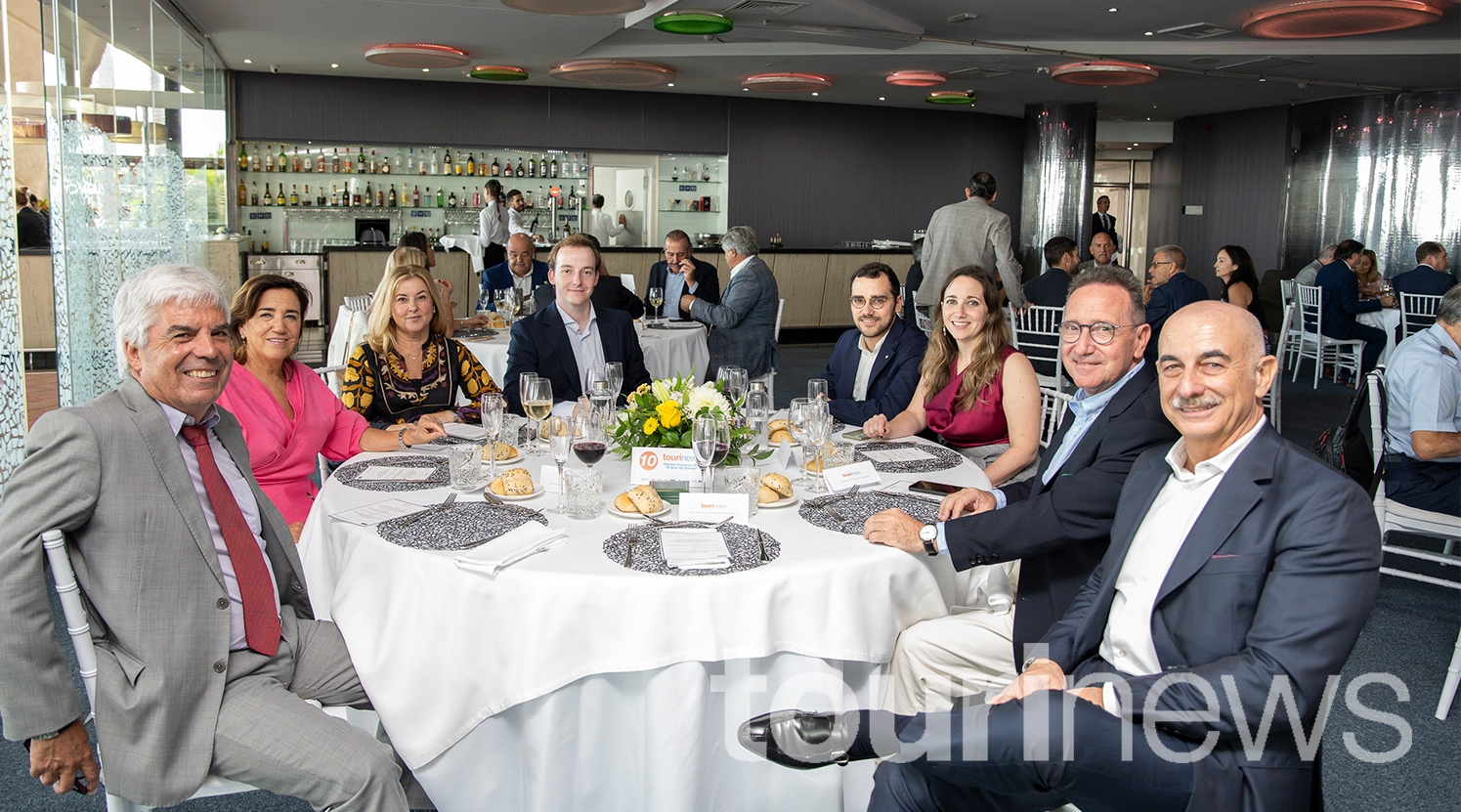 Víctor Hernández, Cristina Nieva, Patricia Massanet, Carlos Villota, Guillermo Nieto, Leyre Villota, Carlos Villota y Eduardo Zamorano