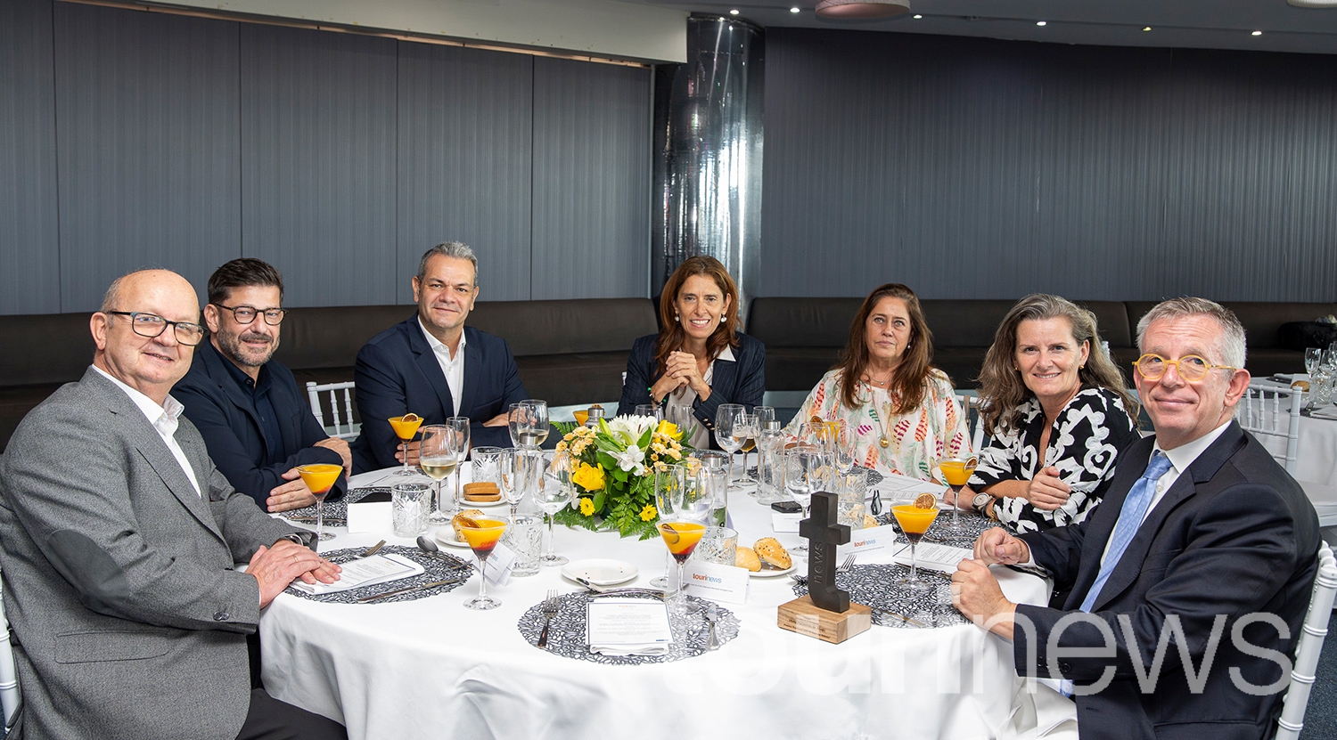 Juan González, Jesús Castaño, José Guerra, Soledad Less, Bárbara Espárrago, Lola Rodríguez de Azero y Enrique Luis Larroque