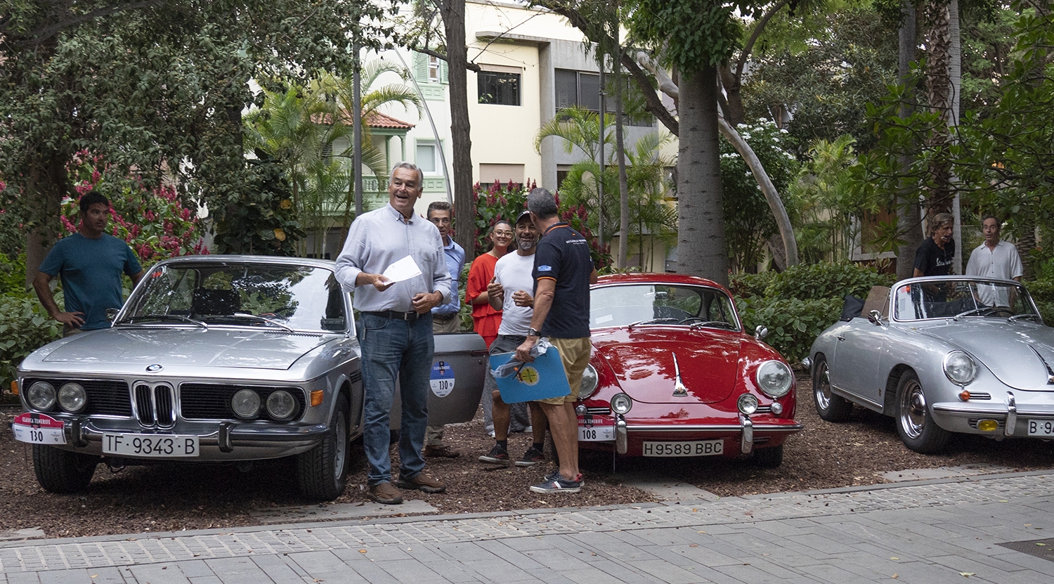 Un BMW 3.0 CSi y dos Porsche 356C | Foto: Clásica de Tenerife