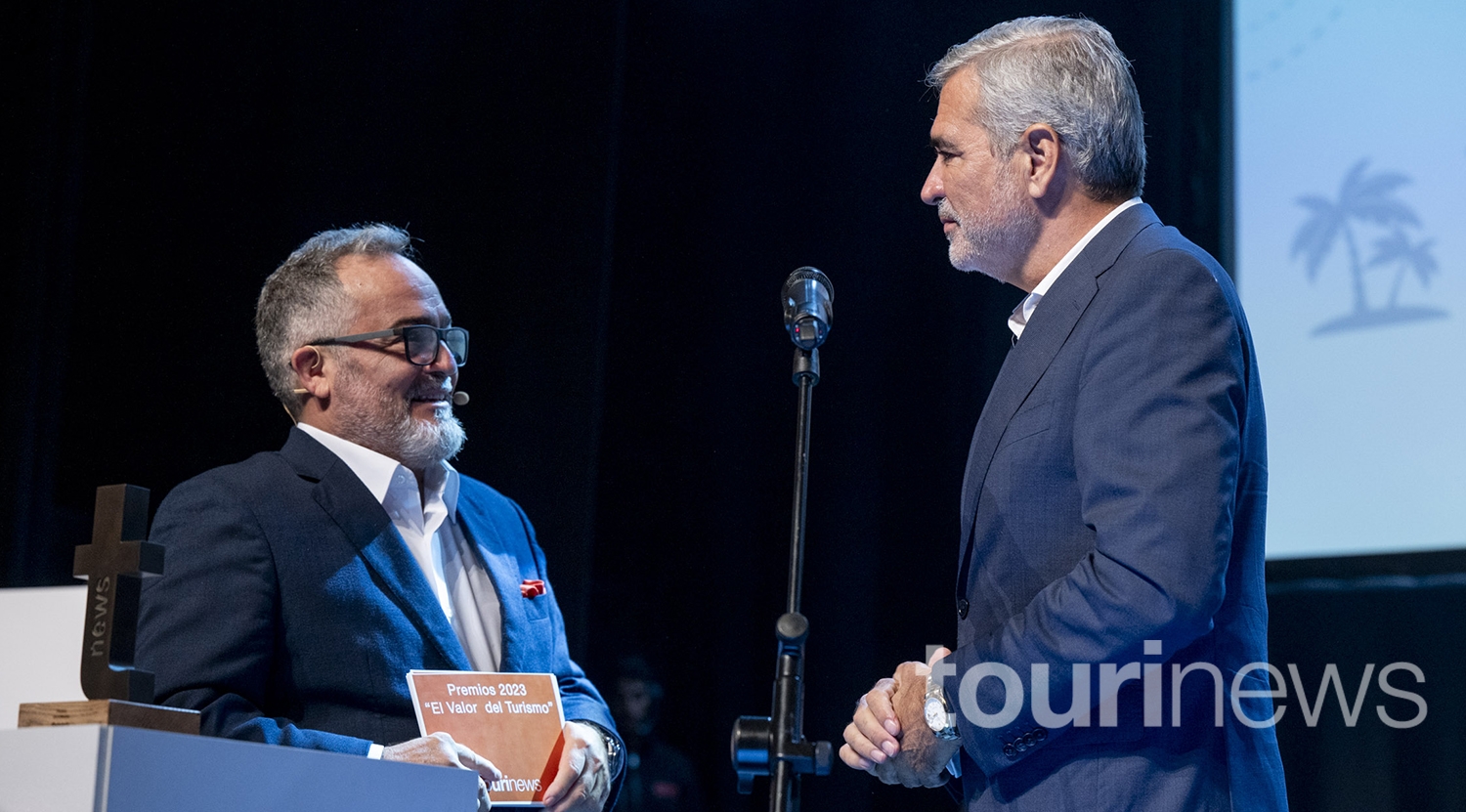 Adolfo Utor conversa con Ignacio Moll.