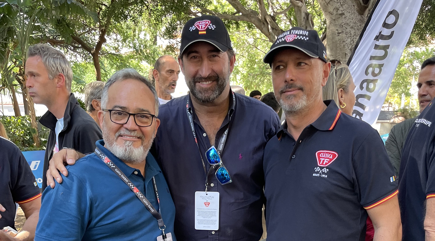 Por la izquieda: Ignacio Moll, CEO y editor de Tourinews; Rafael Fernández, vicepresidente de la FEVA; y Raúl Aranda, presidente de la FEVA | Foto: Tourinews©