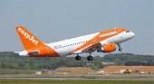 Avión de la aerolínea 'low cost' británica en el momento del despegue| Foto: easyJet