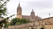Perspectiva del puente romano y la catedral nueva de Salamanca | Foto: Alison House (CC)