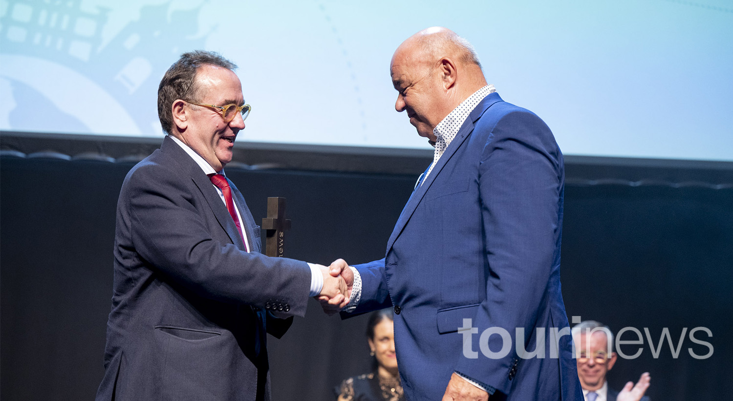 José Luis Yzuel entregó el premio a Óscar Díaz