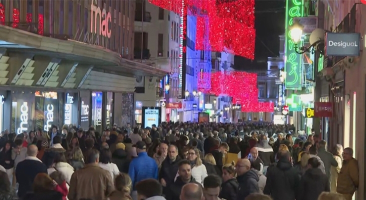 Calle Preciados, próxima a la Puerta del Sol, abarrotada (Madrid) | Foto: captura de vídeo de Telemadrid