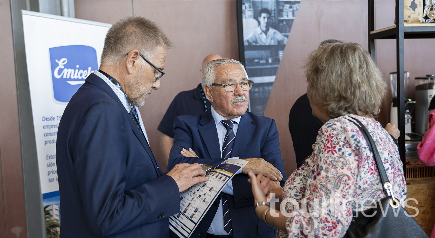 Pedro Lara, Marcial Morales y Jannine Andersen