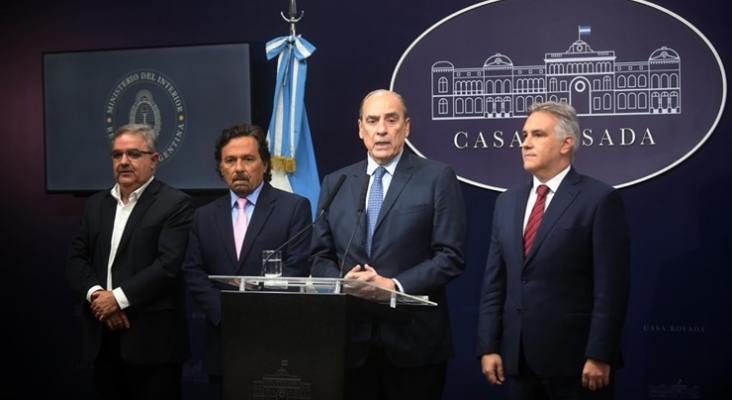 En el atril, Guillermo Francos, ministro de Interior de Argentina | Foto: Guillermo Francos vía Twitter