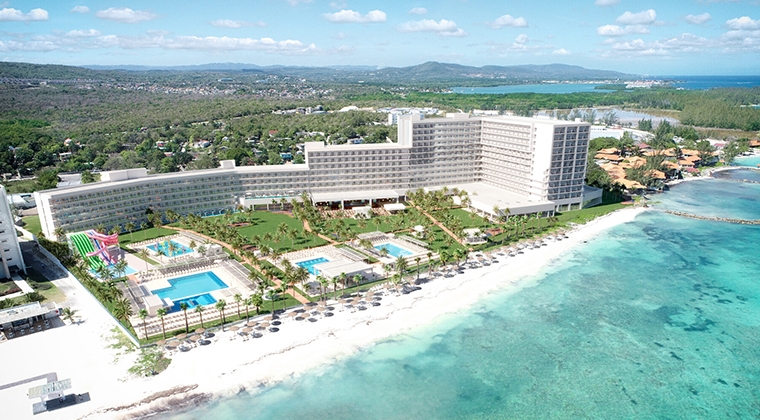 Vista desde el mar del hotel Riu Palace Aquarelle, en construcción en Falmouth, en Jamaica | Foto: RIU