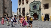 Turistas frente a la Casa de Colón, en Las Palmas de Gran Canaria | Foto: Turismo LPA