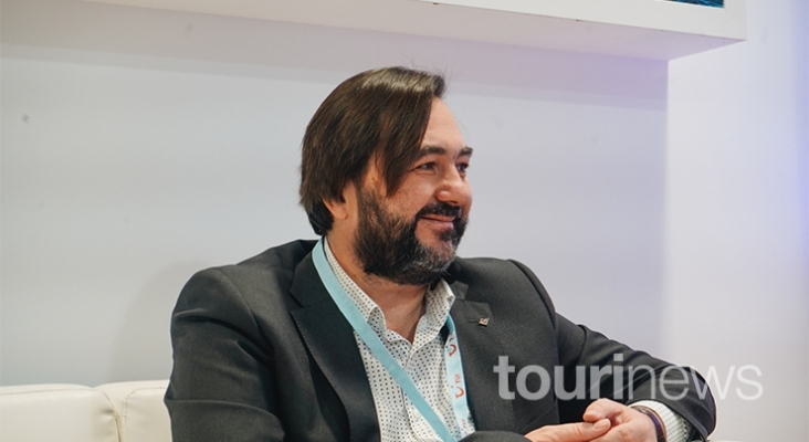 Eduard Bogatyr durante la entrevista con Tourinews en FITUR 2024 | Foto: Mey Montero