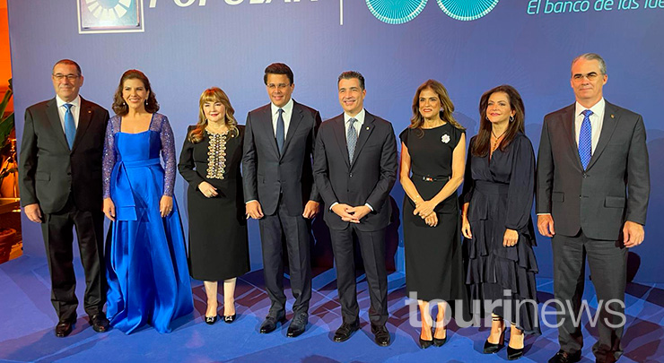 Juan Manuel Martín de Oliva, Theresa Sullivan; Antonia Antón de Hernández, David Collado, Christopher Paniagua, Sandra Bisonó, Elima González y René Grullón