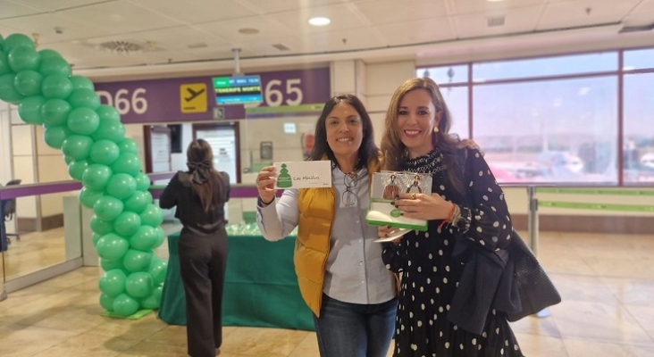 Dimple Melwani, consejera delegada de Turismo de Tenerife, y Jessica de León, consejera de Turismo y Empleo del Gobierno de Canarias