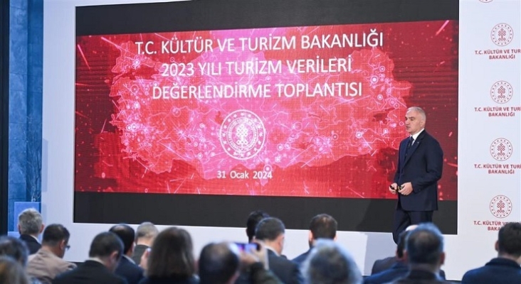 El Ministro de Turismo, Mehmet Nuri Ersoy, durante la presentación de los resultados